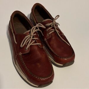 DUNHAM

MEN'S CAPTAIN BOAT SHOE
Lightweight Brown Slip On Boat Shoes